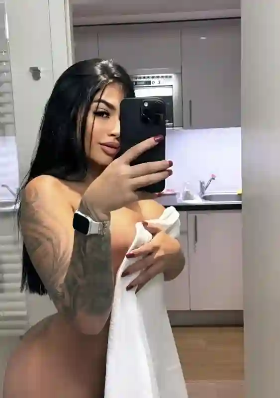 sexy escort Ale in Other Location offering a massage and sex date, find your sex dreams with escorts
